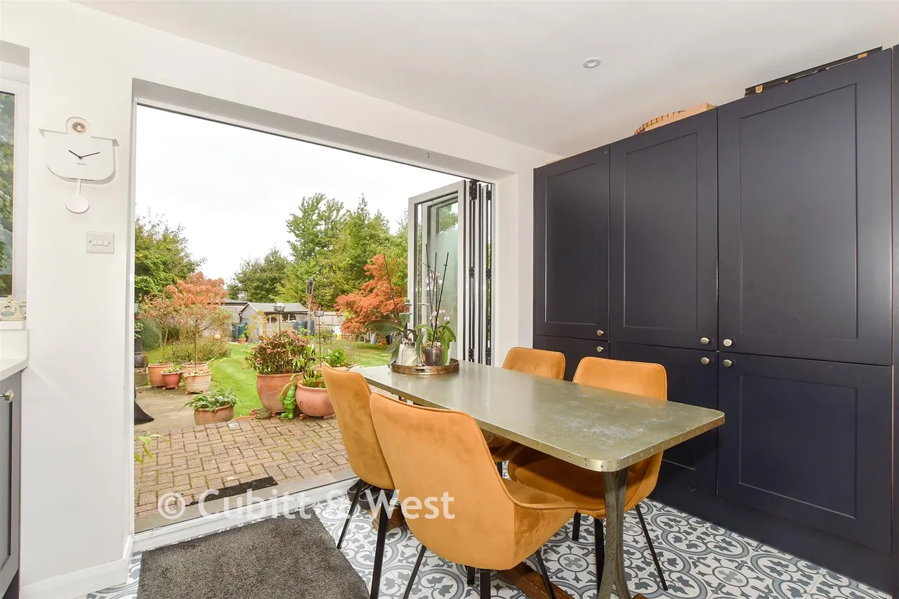 Manor Road, East Grinstead, RH19, photo 3