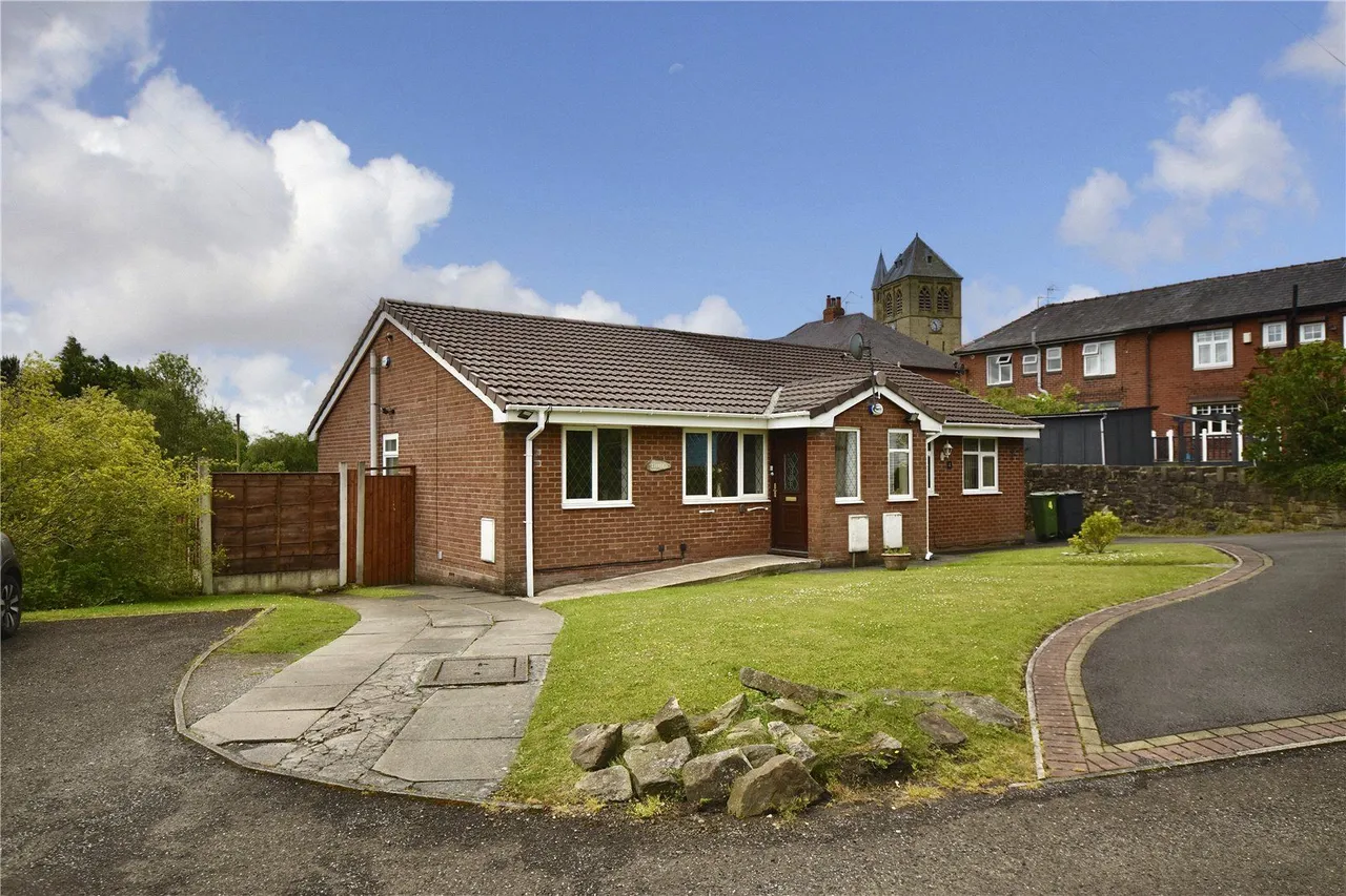 2 bed house for sale, Fardale, Shaw, OL2