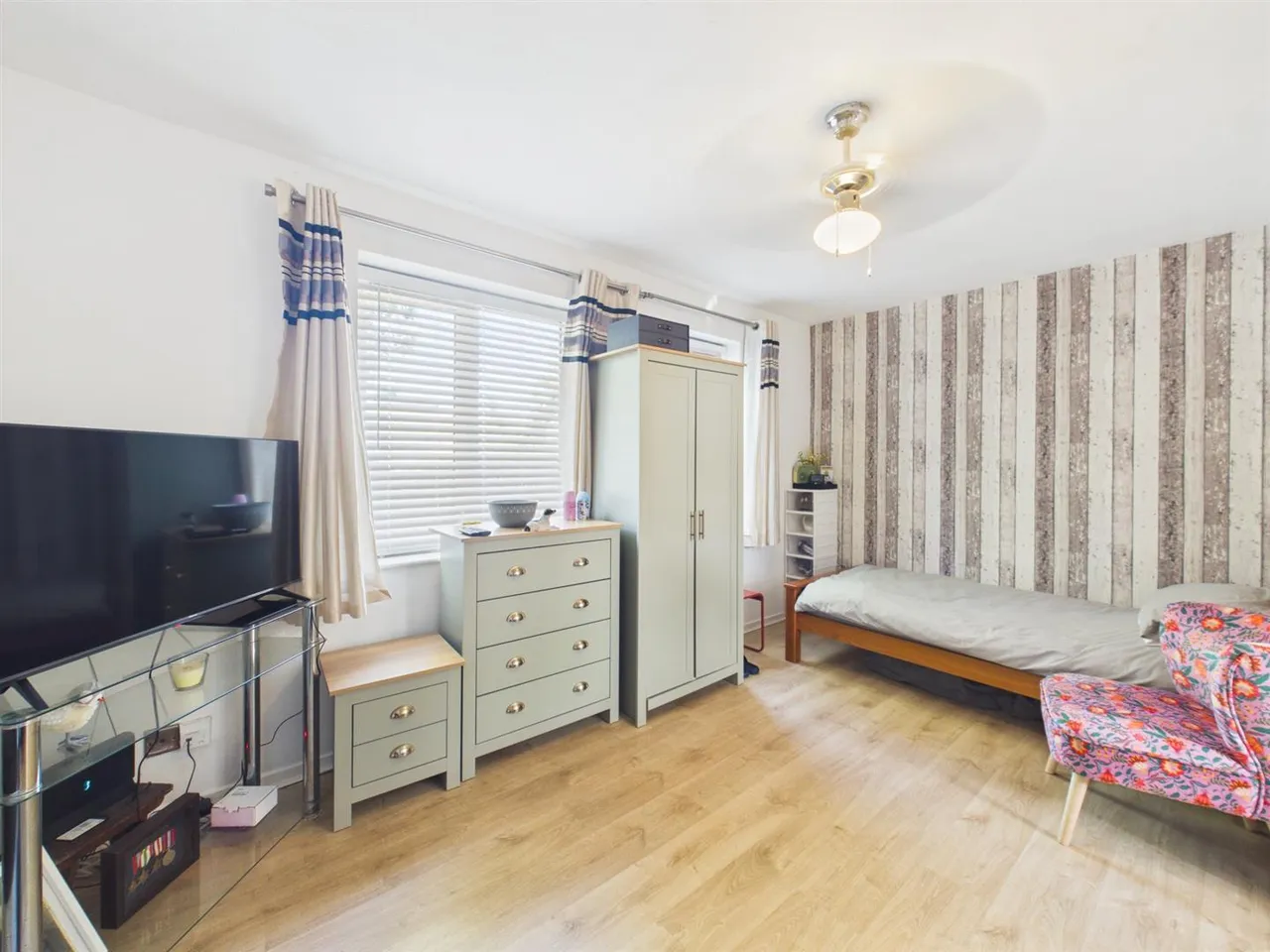 Abercorn Grove, Ruislip, Middlesex, HA4 7YP, photo 4