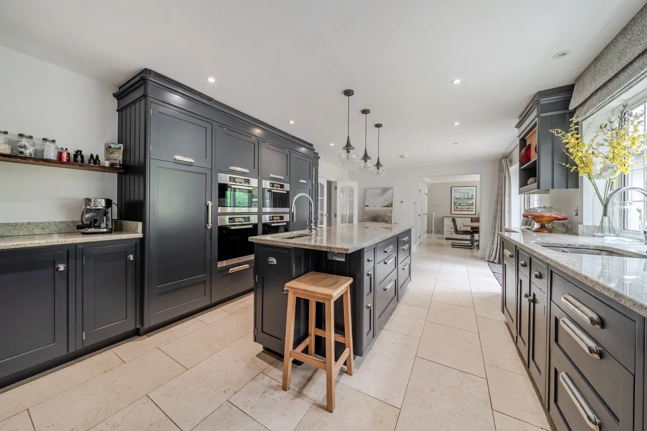 Manor Gardens, Farnham, GU10, photo 11