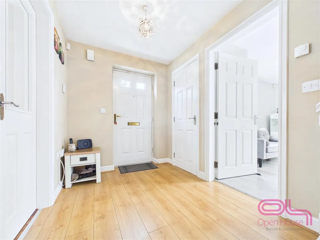 Cranfield Avenue, Church Gresley, DE11, photo 4
