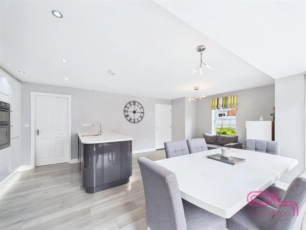 Cranfield Avenue, Church Gresley, DE11, photo 8