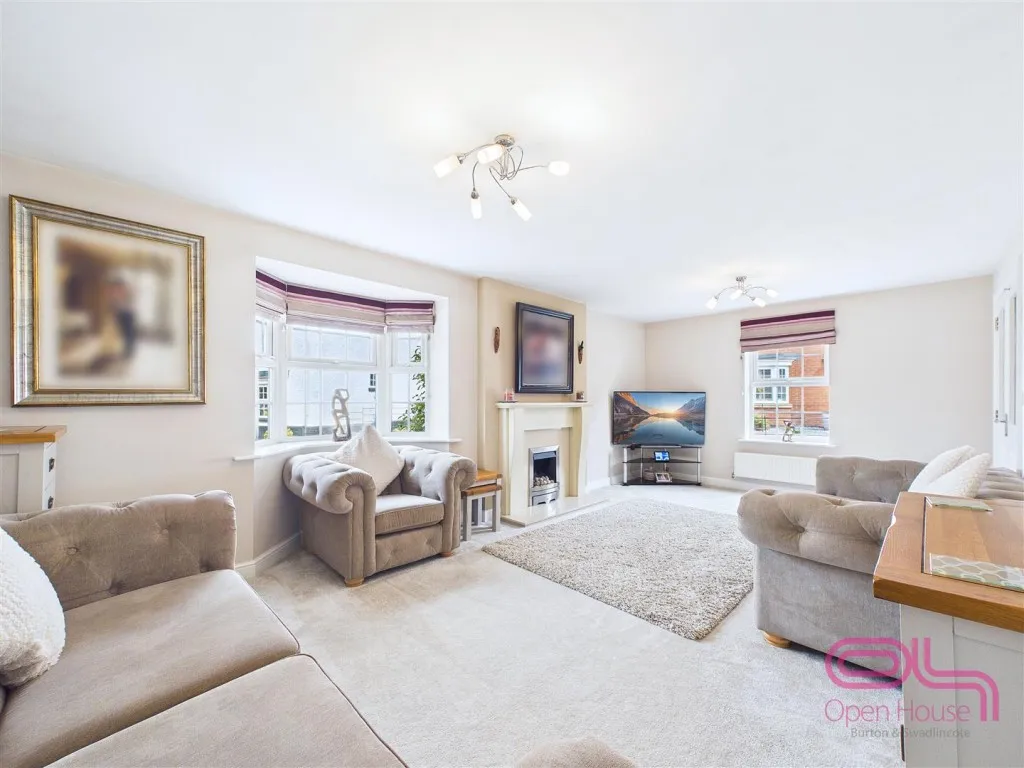 Cranfield Avenue, Church Gresley, DE11, photo 6