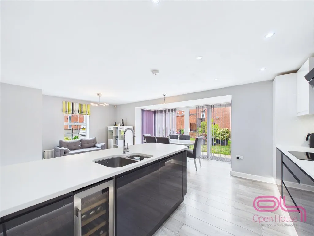 Cranfield Avenue, Church Gresley, DE11, photo 12