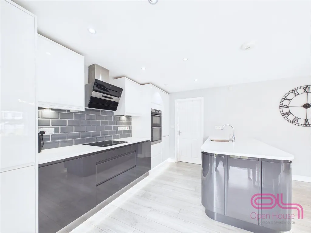 Cranfield Avenue, Church Gresley, DE11, photo 9