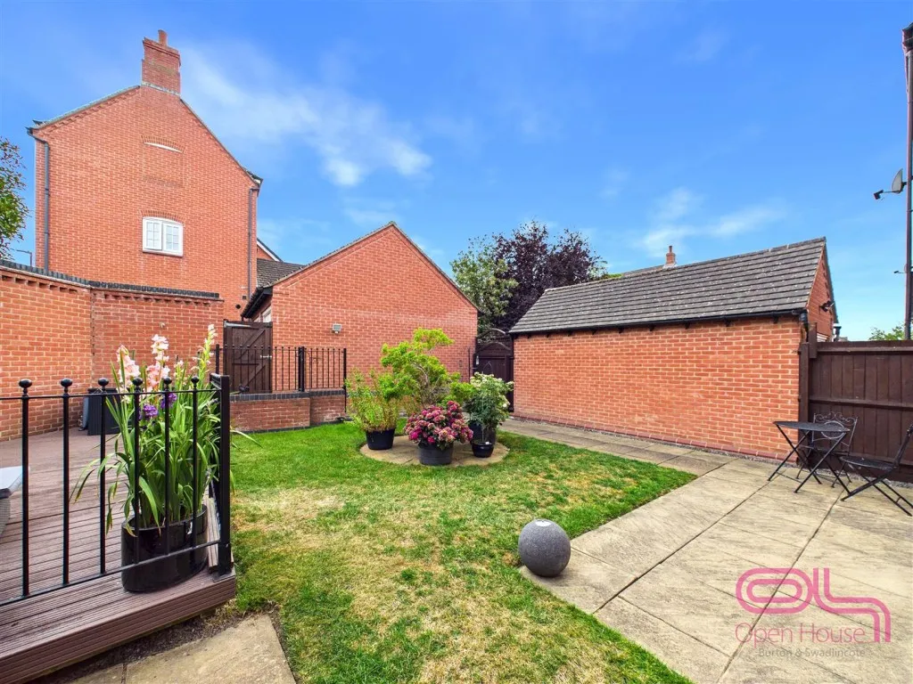 Cranfield Avenue, Church Gresley, DE11, photo 36