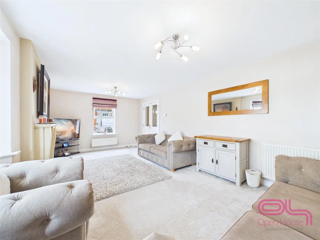 Cranfield Avenue, Church Gresley, DE11, photo 7