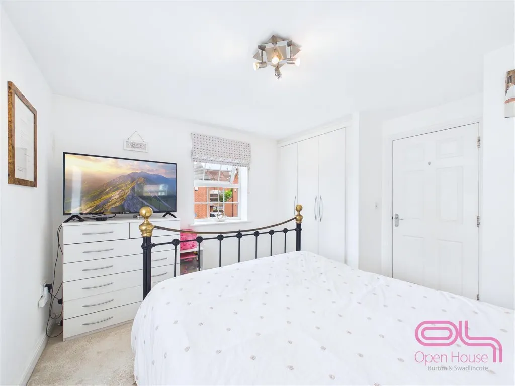 Cranfield Avenue, Church Gresley, DE11, photo 22