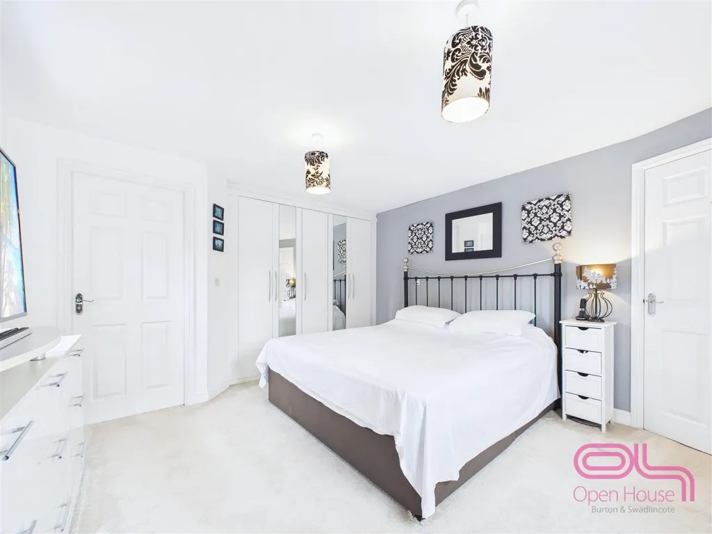 Cranfield Avenue, Church Gresley, DE11, photo 24