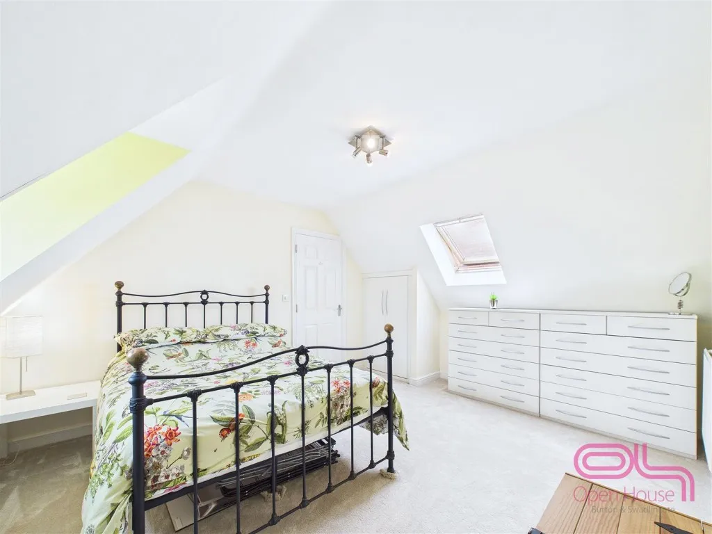 Cranfield Avenue, Church Gresley, DE11, photo 32