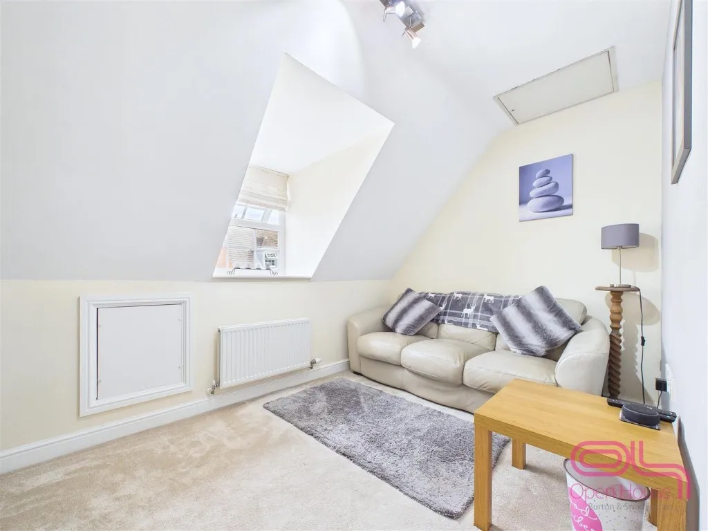 Cranfield Avenue, Church Gresley, DE11, photo 28