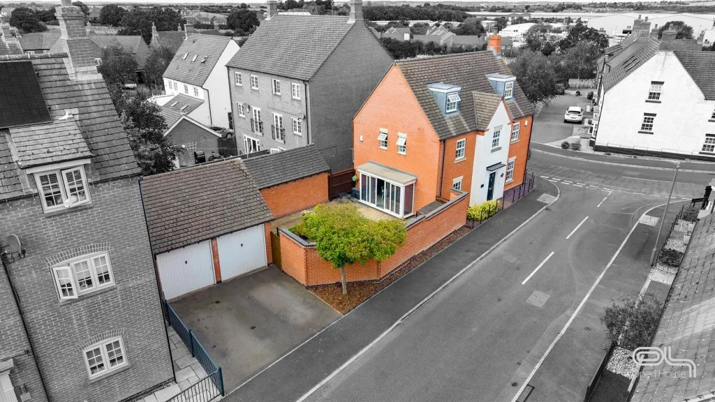 5 bed house for sale, Cranfield Avenue, Church Gresley, DE11