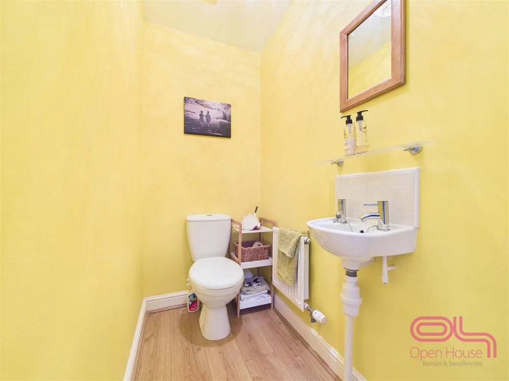 Cranfield Avenue, Church Gresley, DE11, photo 14