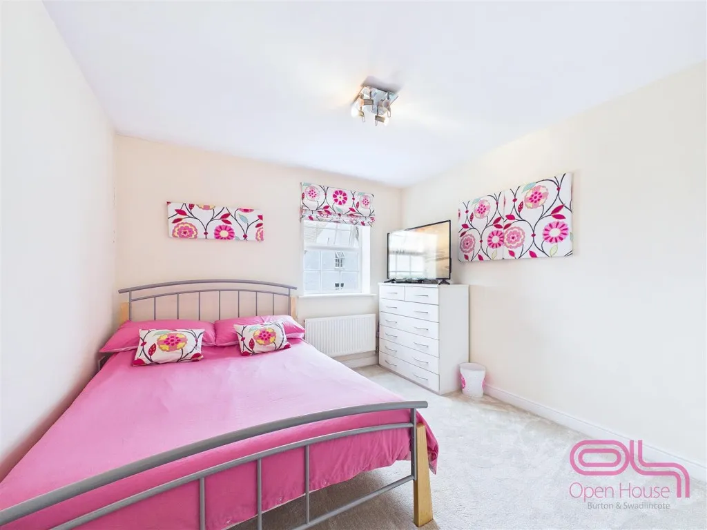 Cranfield Avenue, Church Gresley, DE11, photo 17
