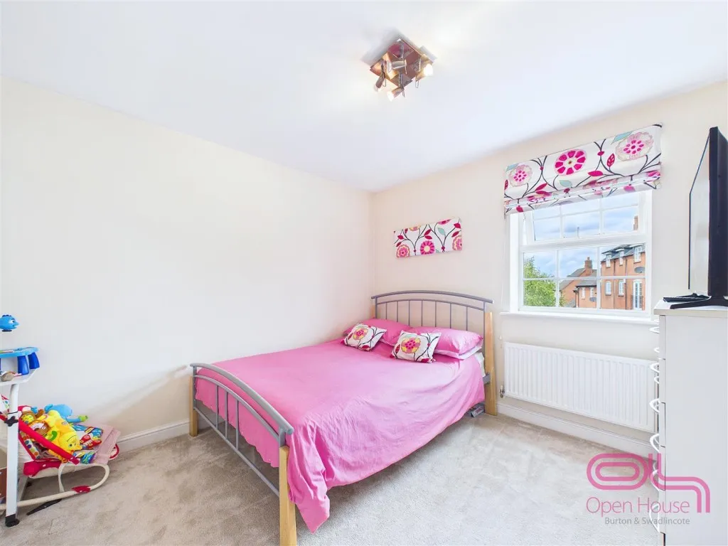Cranfield Avenue, Church Gresley, DE11, photo 18