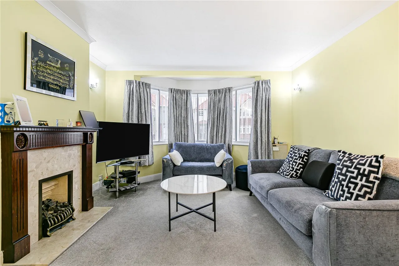 Connaught Avenue, Hounslow, TW4, photo 2