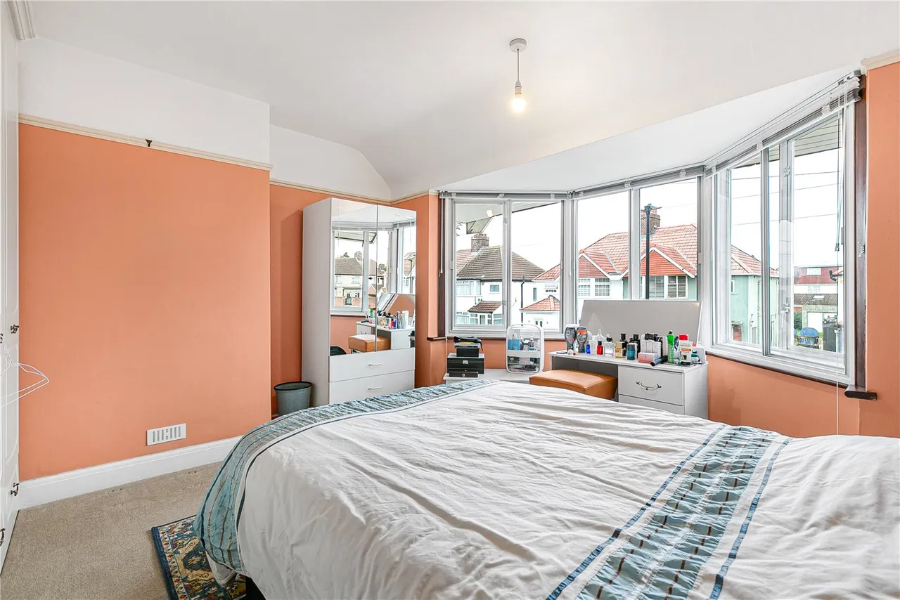 Connaught Avenue, Hounslow, TW4, photo 4