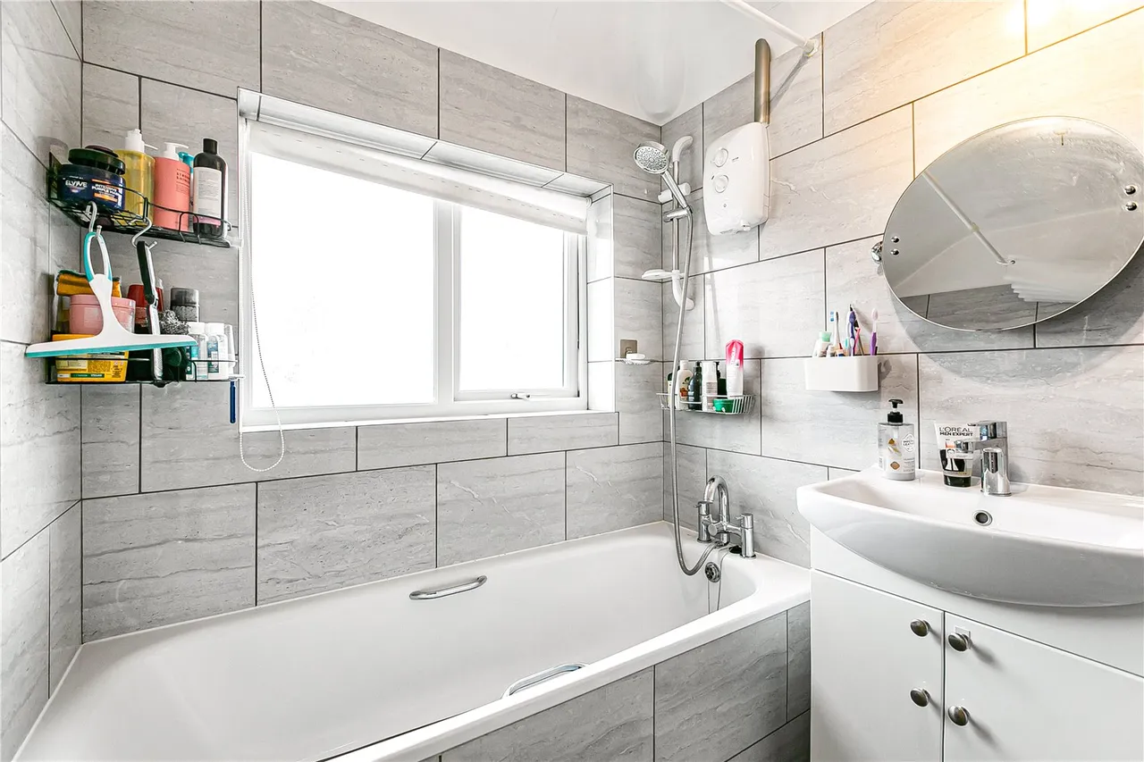 Connaught Avenue, Hounslow, TW4, photo 13