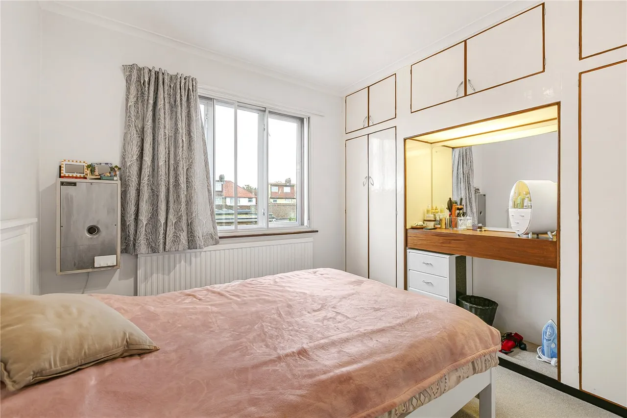 Connaught Avenue, Hounslow, TW4, photo 11