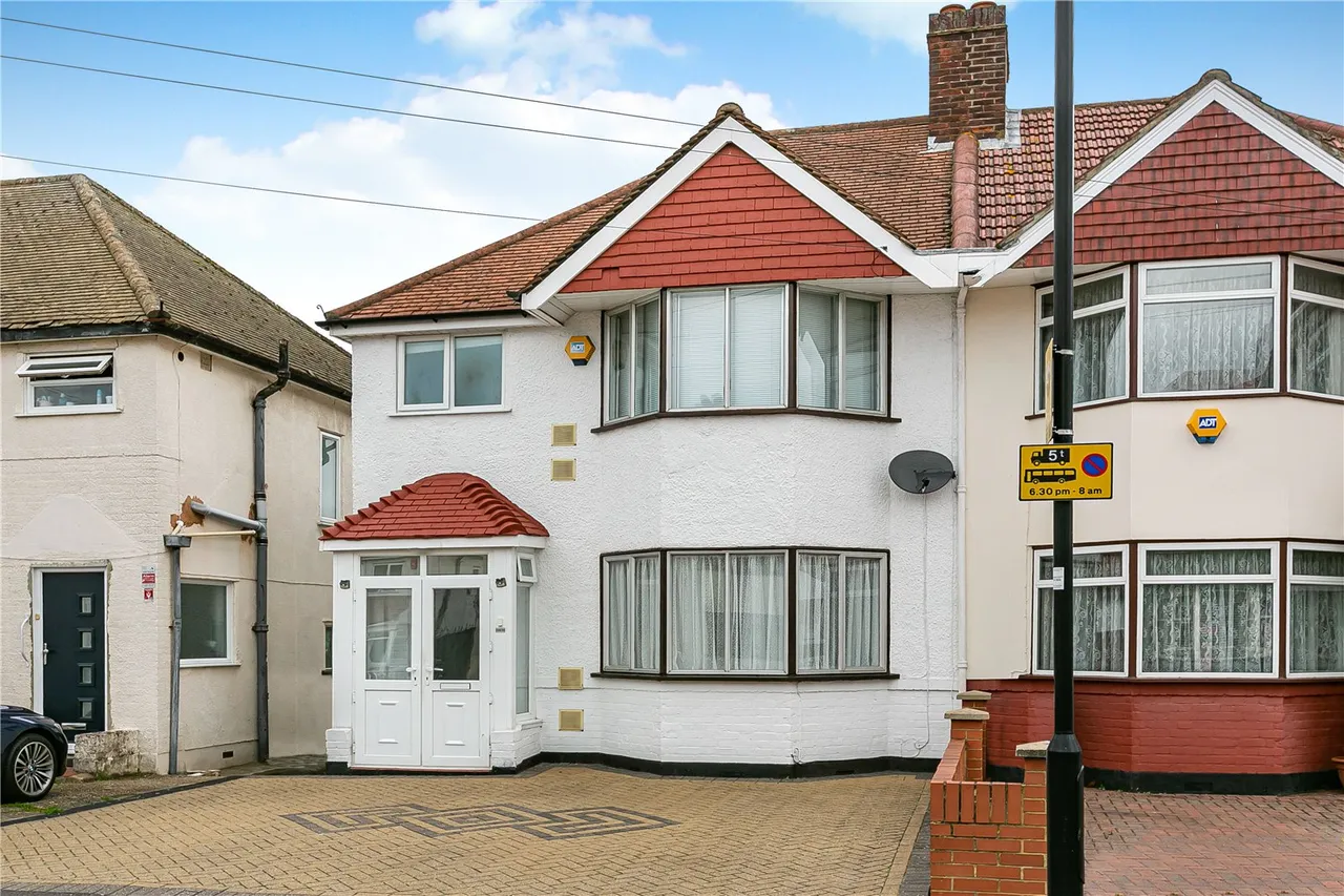 Connaught Avenue, Hounslow, TW4, photo 18