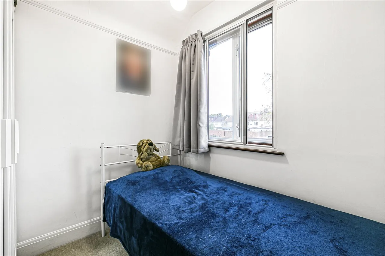 Connaught Avenue, Hounslow, TW4, photo 12