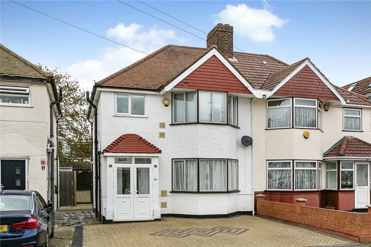 3 bed house for sale, Connaught Avenue, Hounslow, TW4