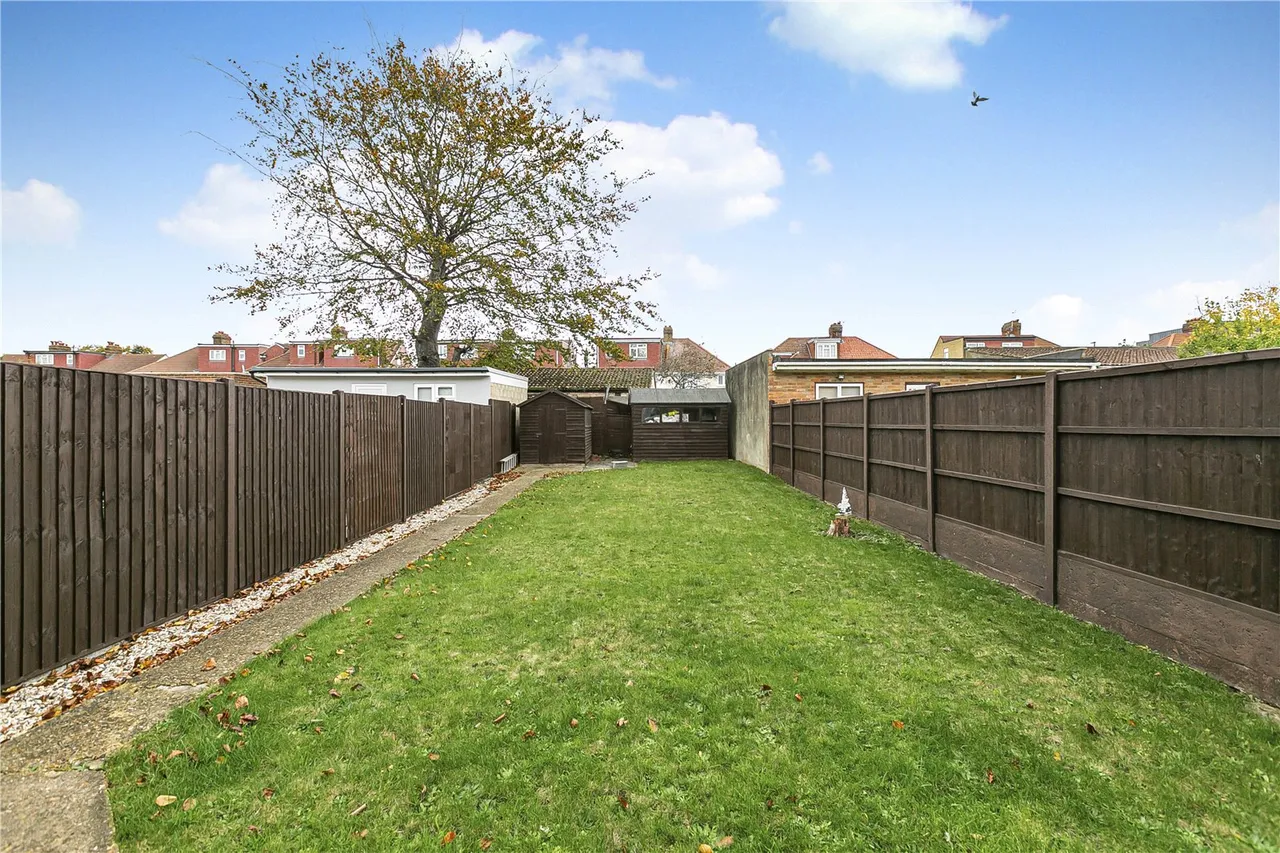 Connaught Avenue, Hounslow, TW4, photo 15