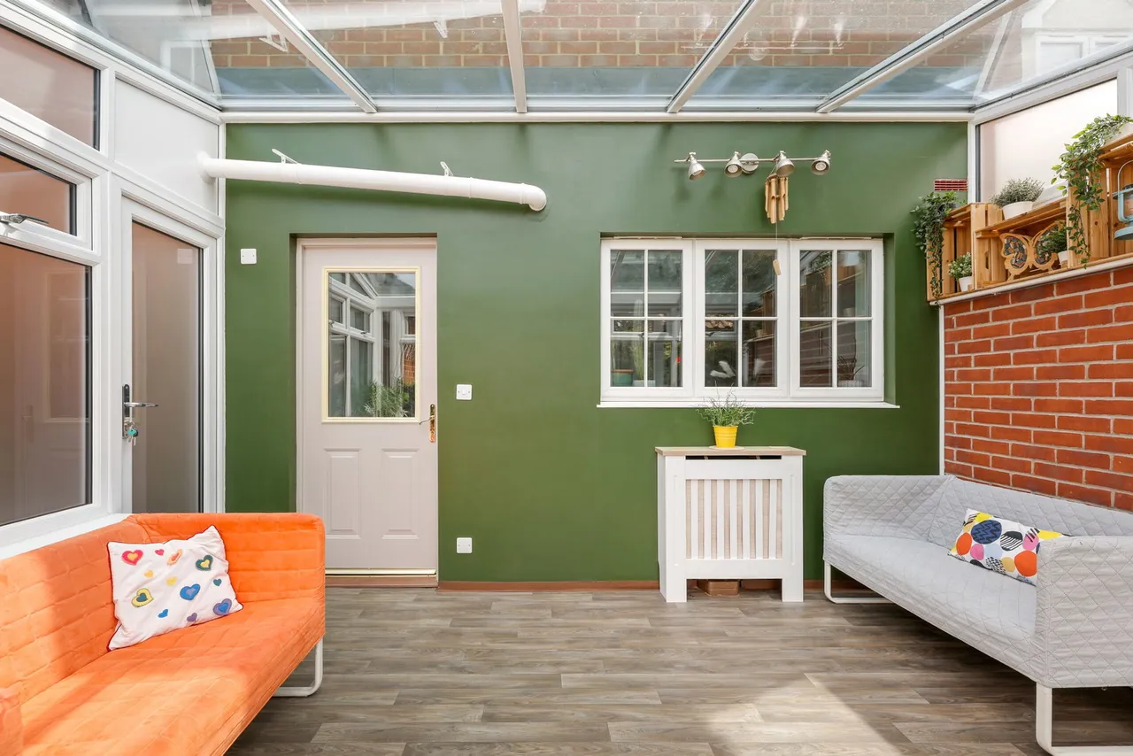 Carus Crescent, Highwoods, CO4, photo 5