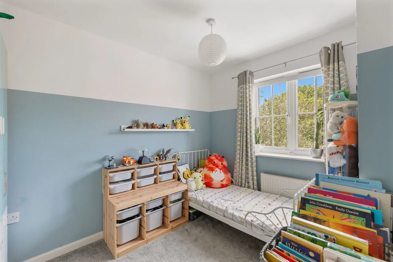 Carus Crescent, Highwoods, CO4, photo 16