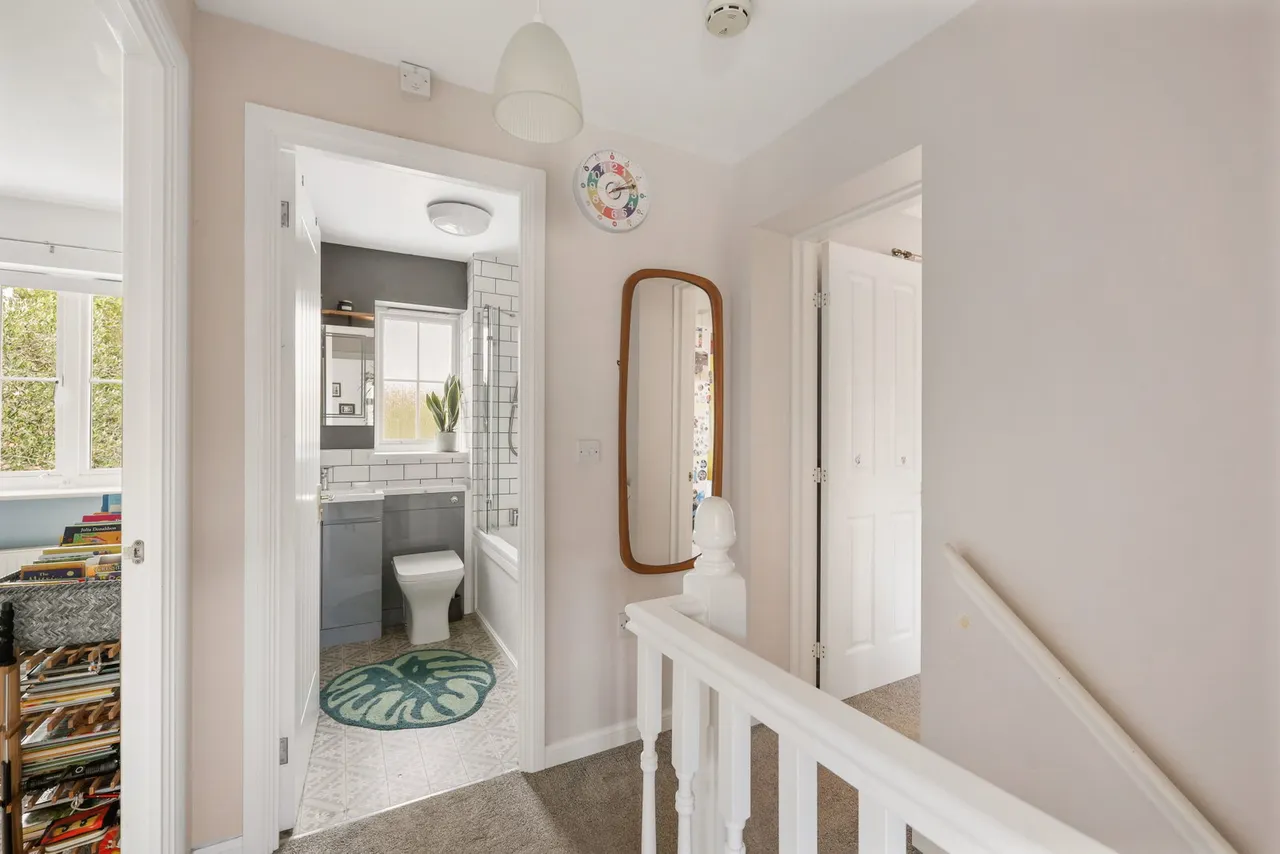 Carus Crescent, Highwoods, CO4, photo 12