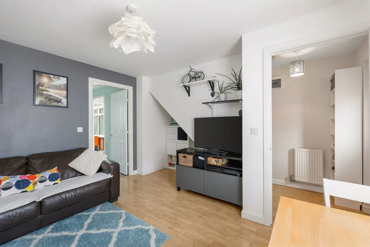 Carus Crescent, Highwoods, CO4, photo 2