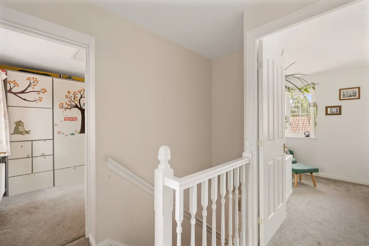 Carus Crescent, Highwoods, CO4, photo 15