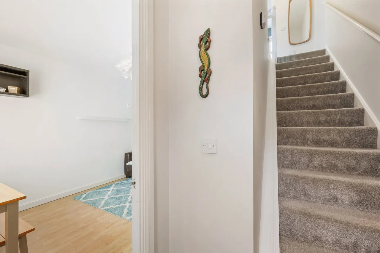 Carus Crescent, Highwoods, CO4, photo 8