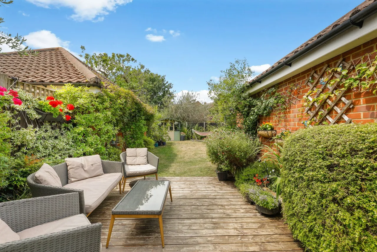 Carus Crescent, Highwoods, CO4, photo 17