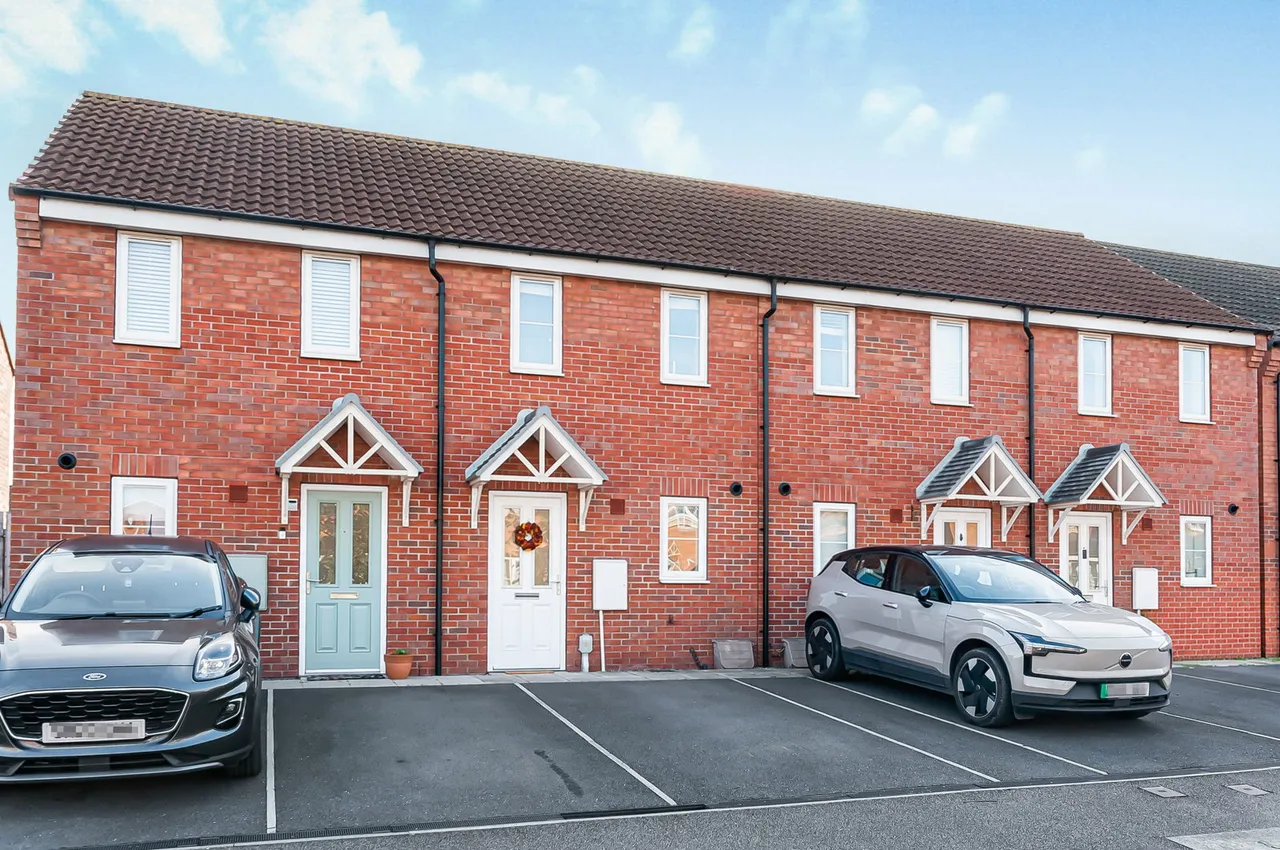2 bed house for sale, Brockwell Park, Kingswood, HU7