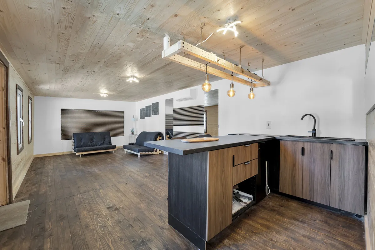 Uxbridge, UB10, photo 21