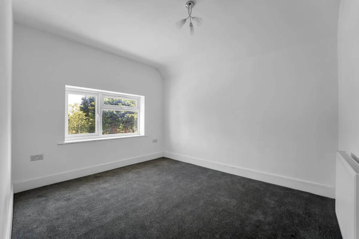 Uxbridge, UB10, photo 18