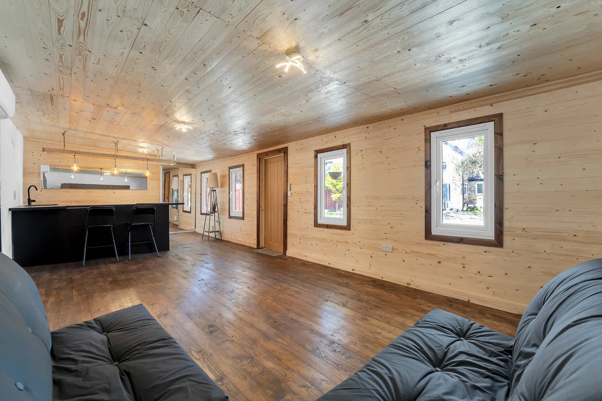 Uxbridge, UB10, photo 20
