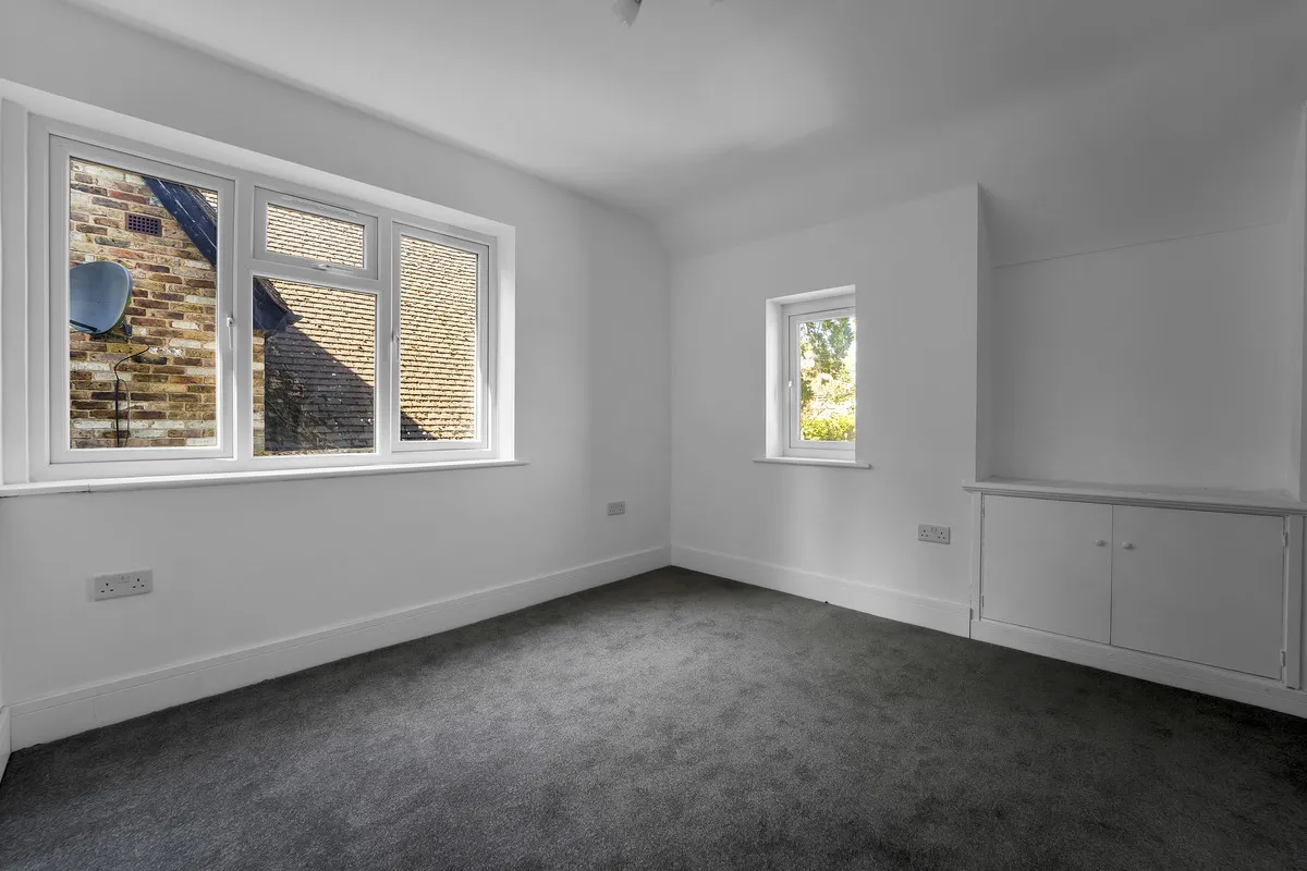 Uxbridge, UB10, photo 17