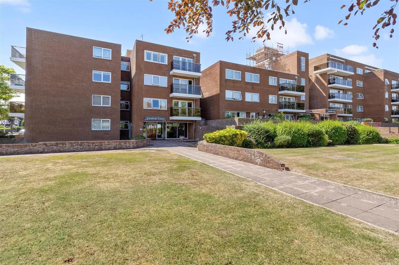 1 bed flat for sale — Grand Avenue, West Worthing, Worthing