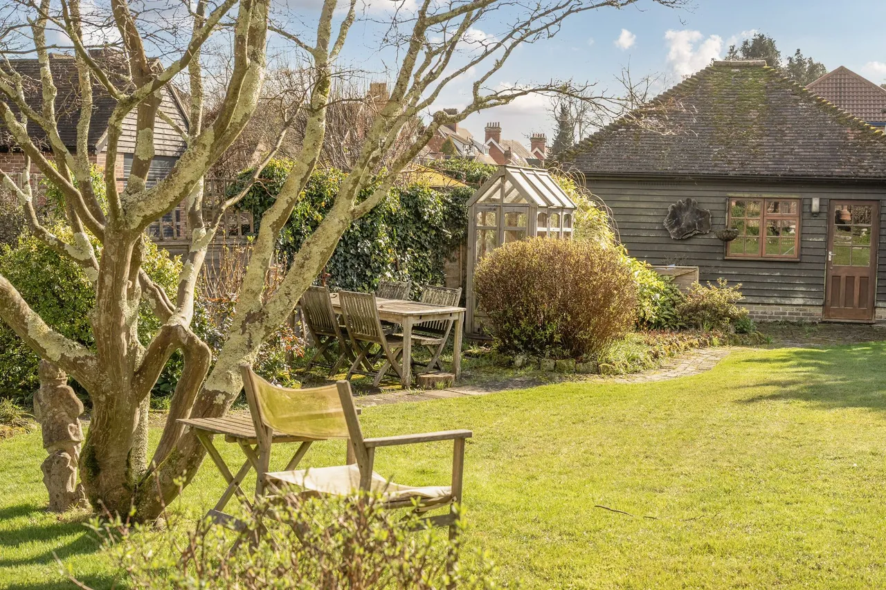 Dodsley Grove, Easebourne, GU29, photo 17