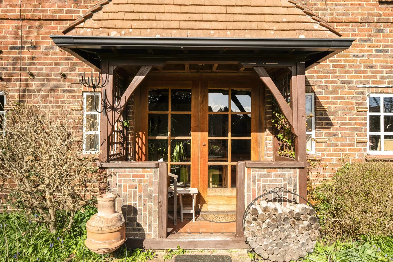Dodsley Grove, Easebourne, GU29, photo 16