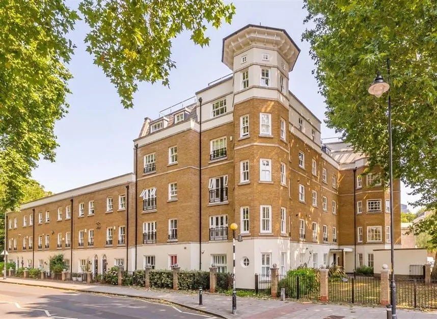 3 bed property for sale, Brockham Street, London Bridge, SE1
