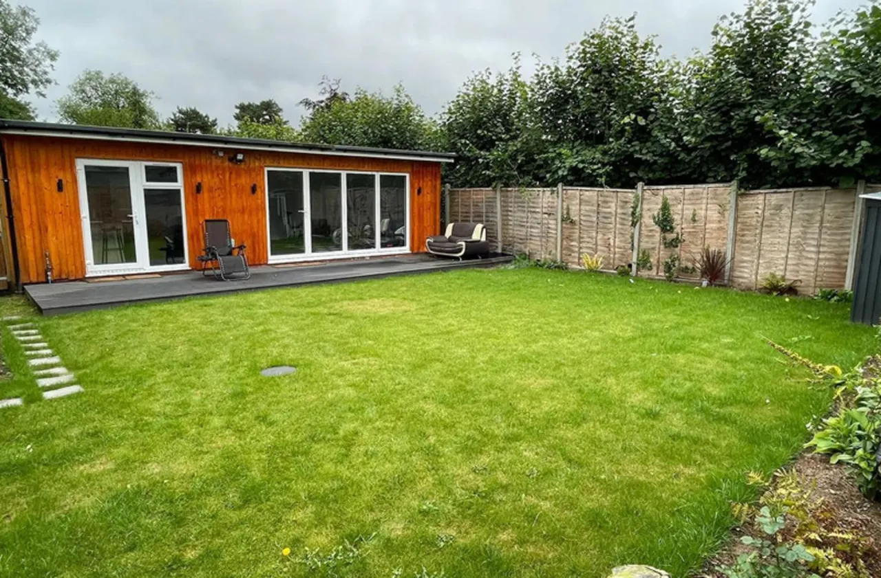 St. Judes Road, Englefield Green, photo 22