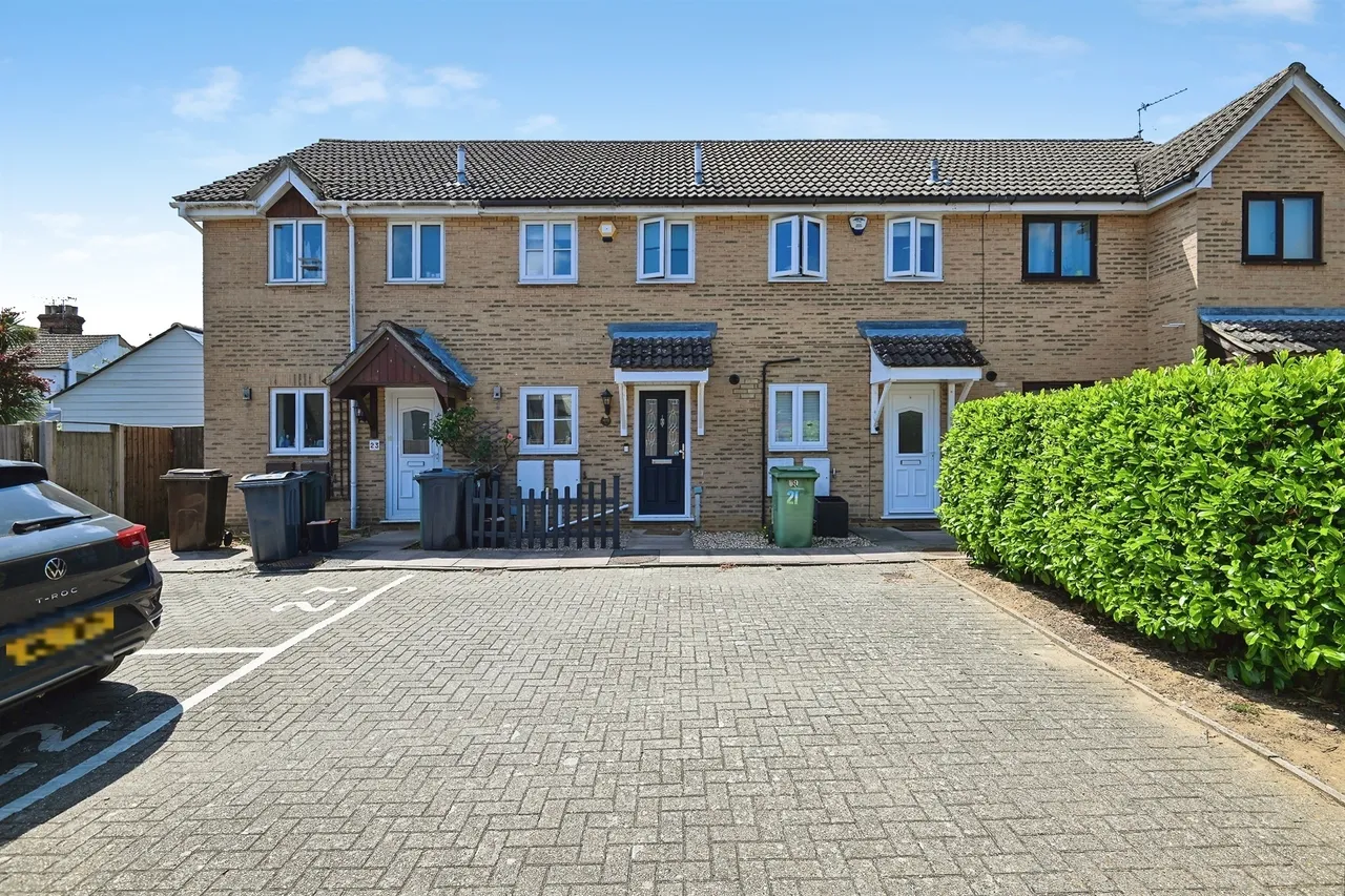 2 bed house for sale — The Laurels, Western Road, Maidstone