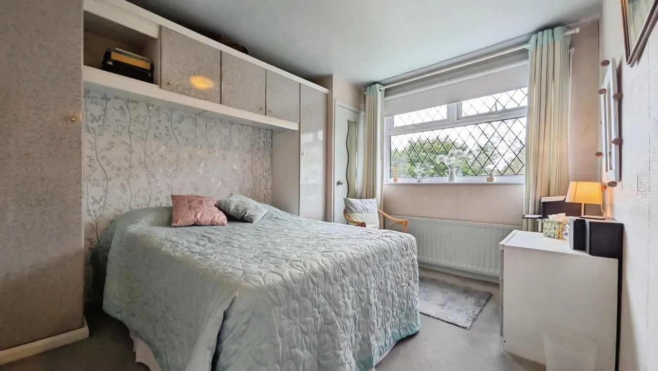 Larch Grove, Lees, OL4, photo 27