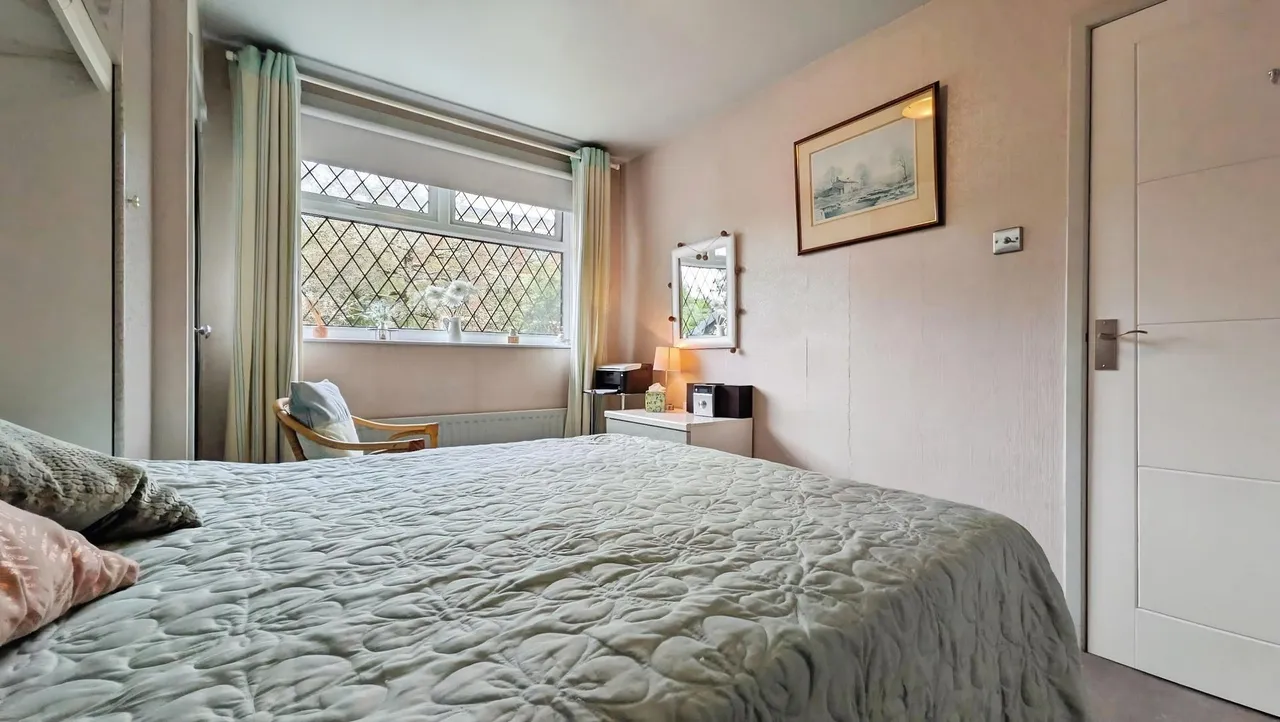 Larch Grove, Lees, OL4, photo 28