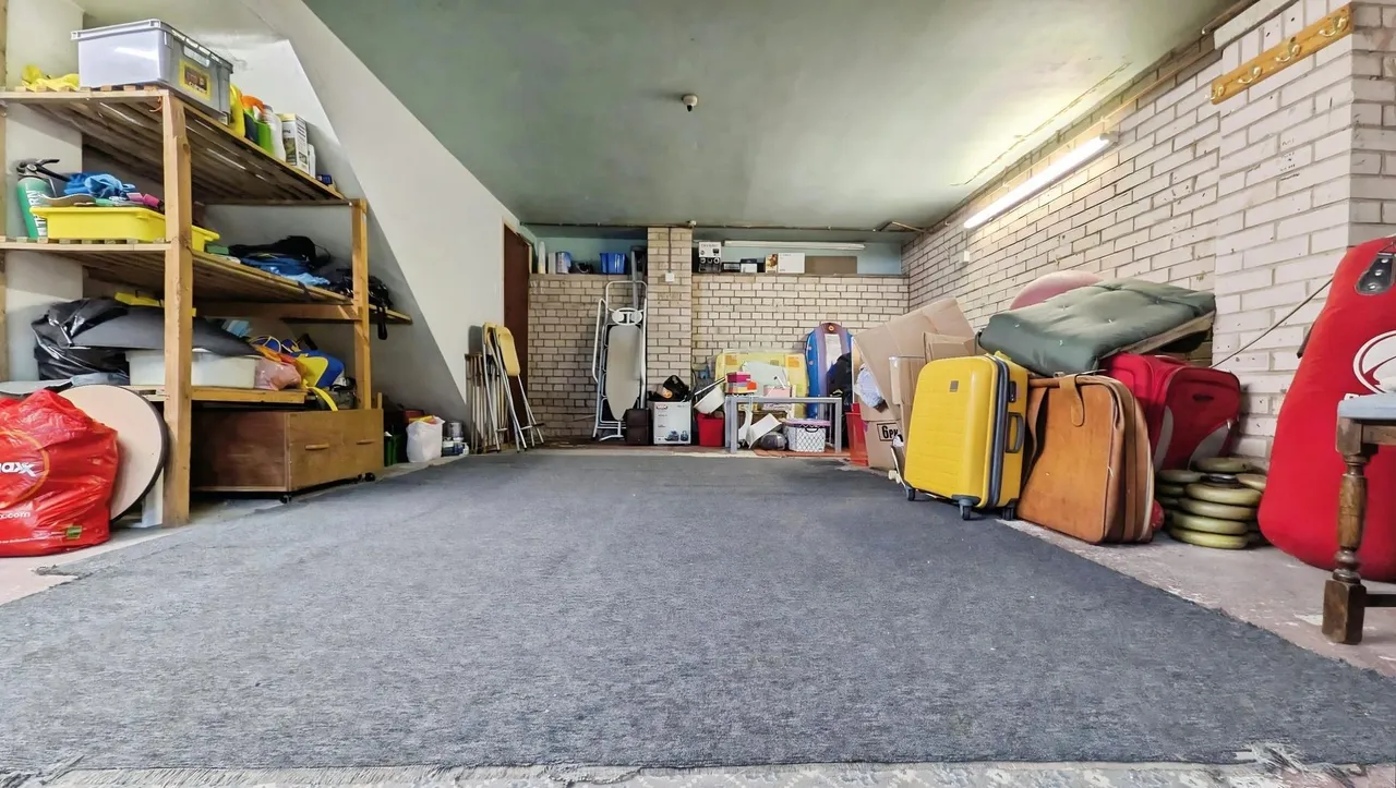 Larch Grove, Lees, OL4, photo 39