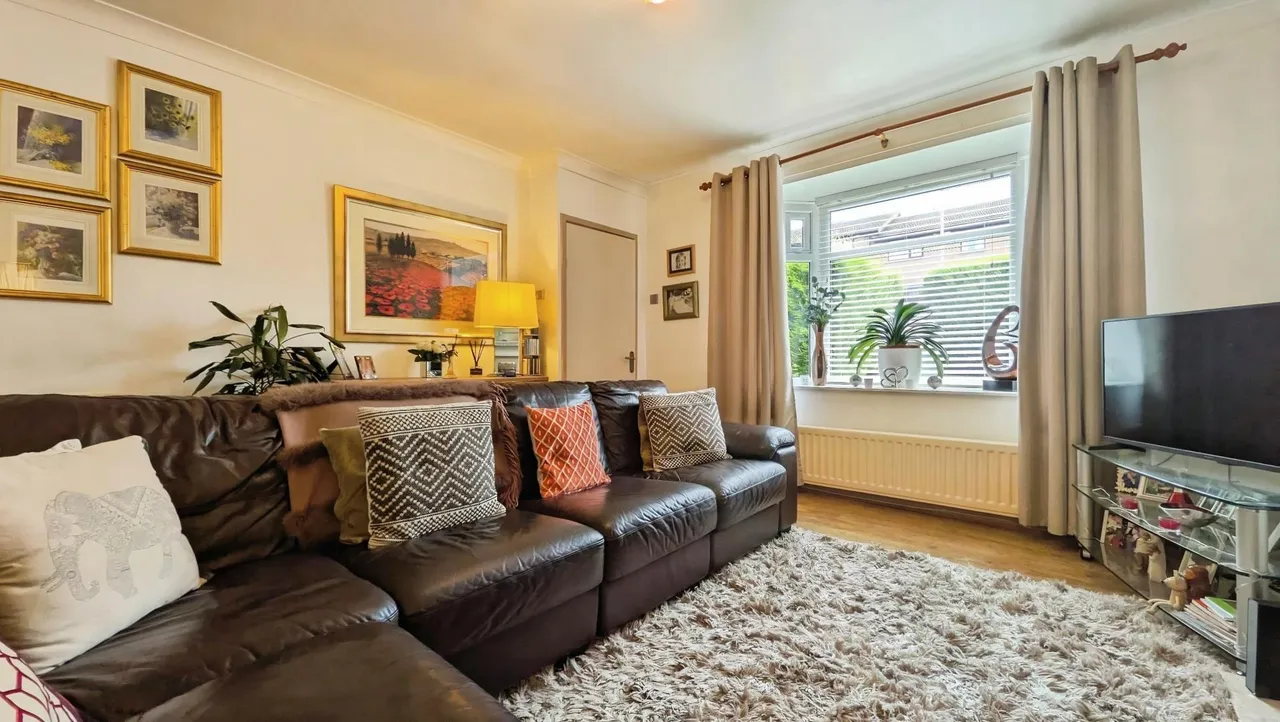 Larch Grove, Lees, OL4, photo 13