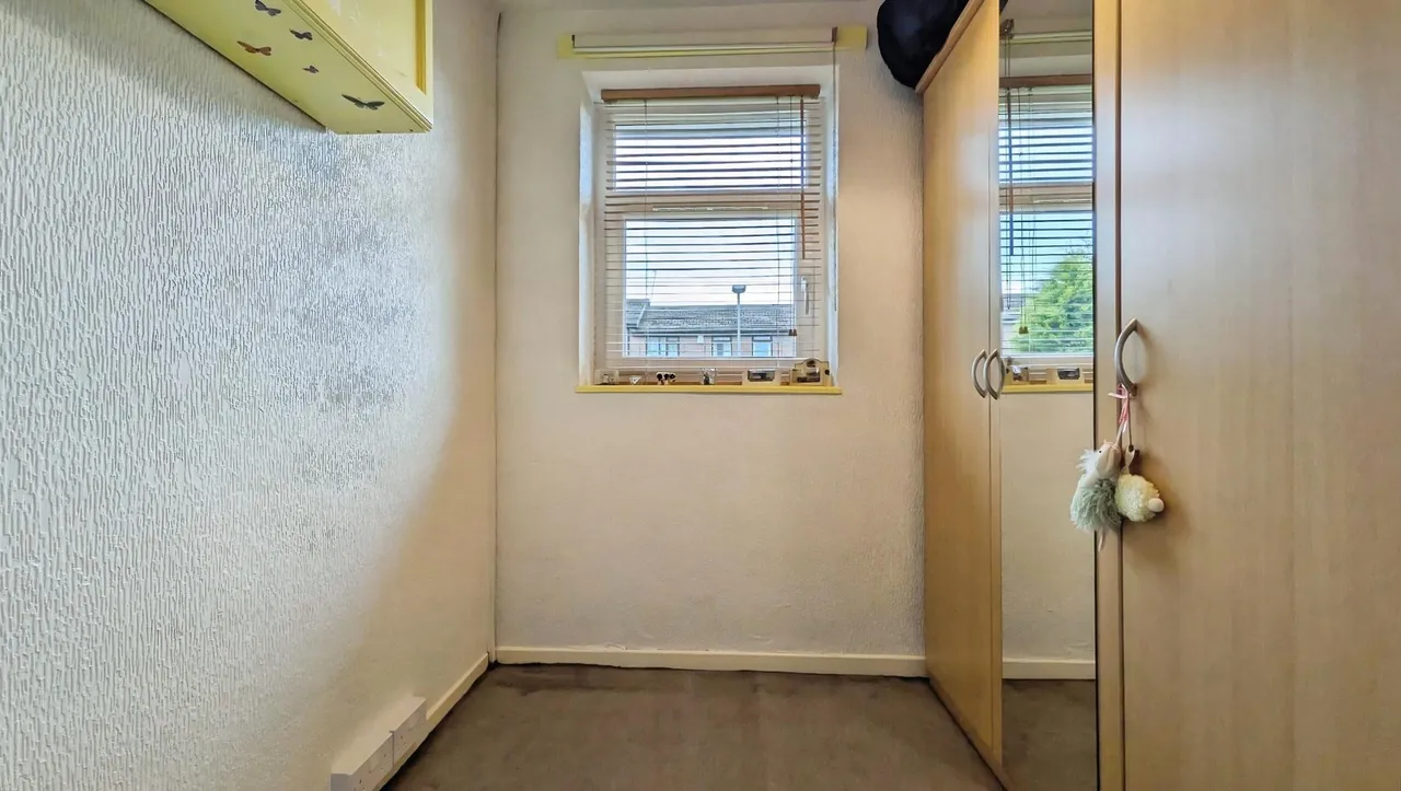 Larch Grove, Lees, OL4, photo 35